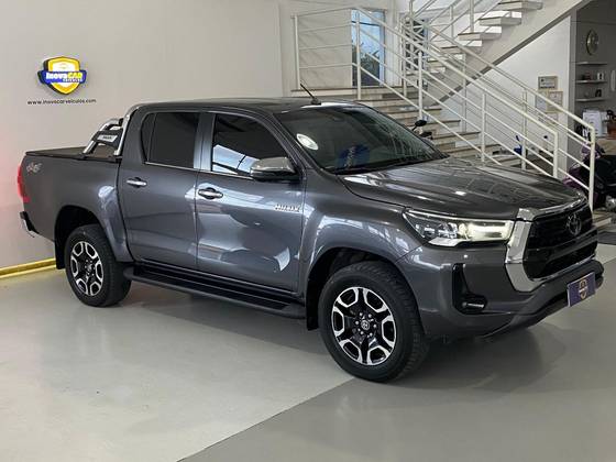 TOYOTA HILUX 2.8 D-4D TURBO DIESEL CD SRX 4X4 AUTOMÁTICO